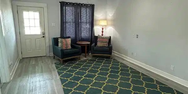Image 4: Front Entry into Liv- Dining Combonation