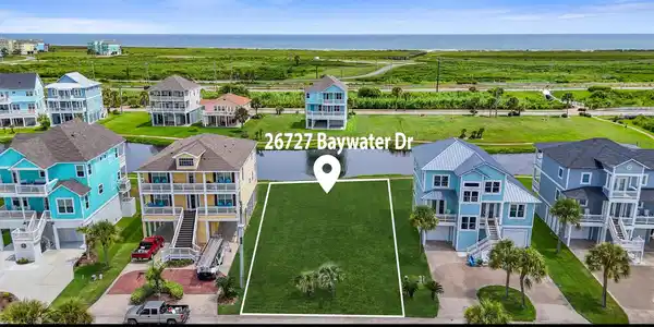 Image 2: This waterfront lot in Galveston&rsquo;s
Pointe West co