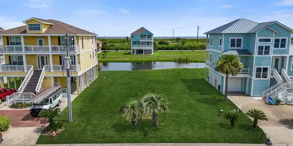 Image 4: This homesite provides ample
space to build your