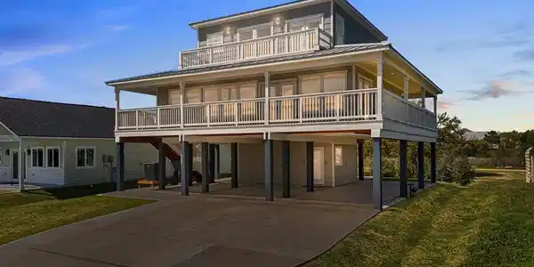 Image 2: Built for entertaining and inspired by the coast,t