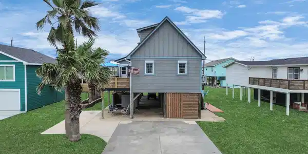 Image 2: Welcome to your coastal getaway in the highly soug