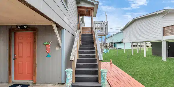 Image 4: A welcoming entry sets the tone for this bright an