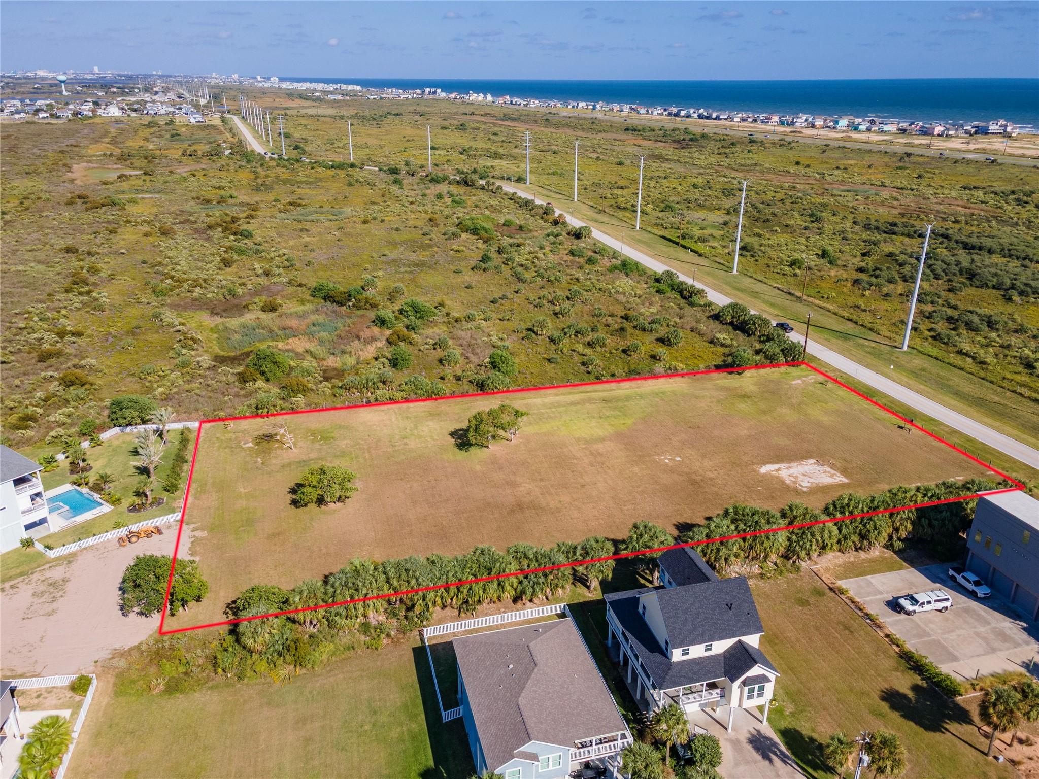 Image 3: View of the lot facing the beach, south east view