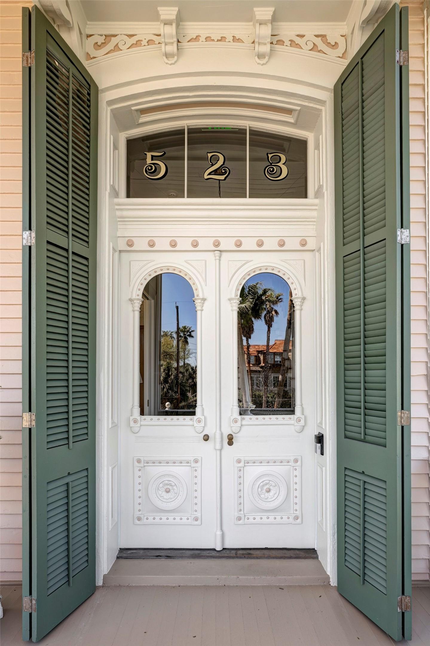 Image 4: Double entry doors with arched glazing and intrica