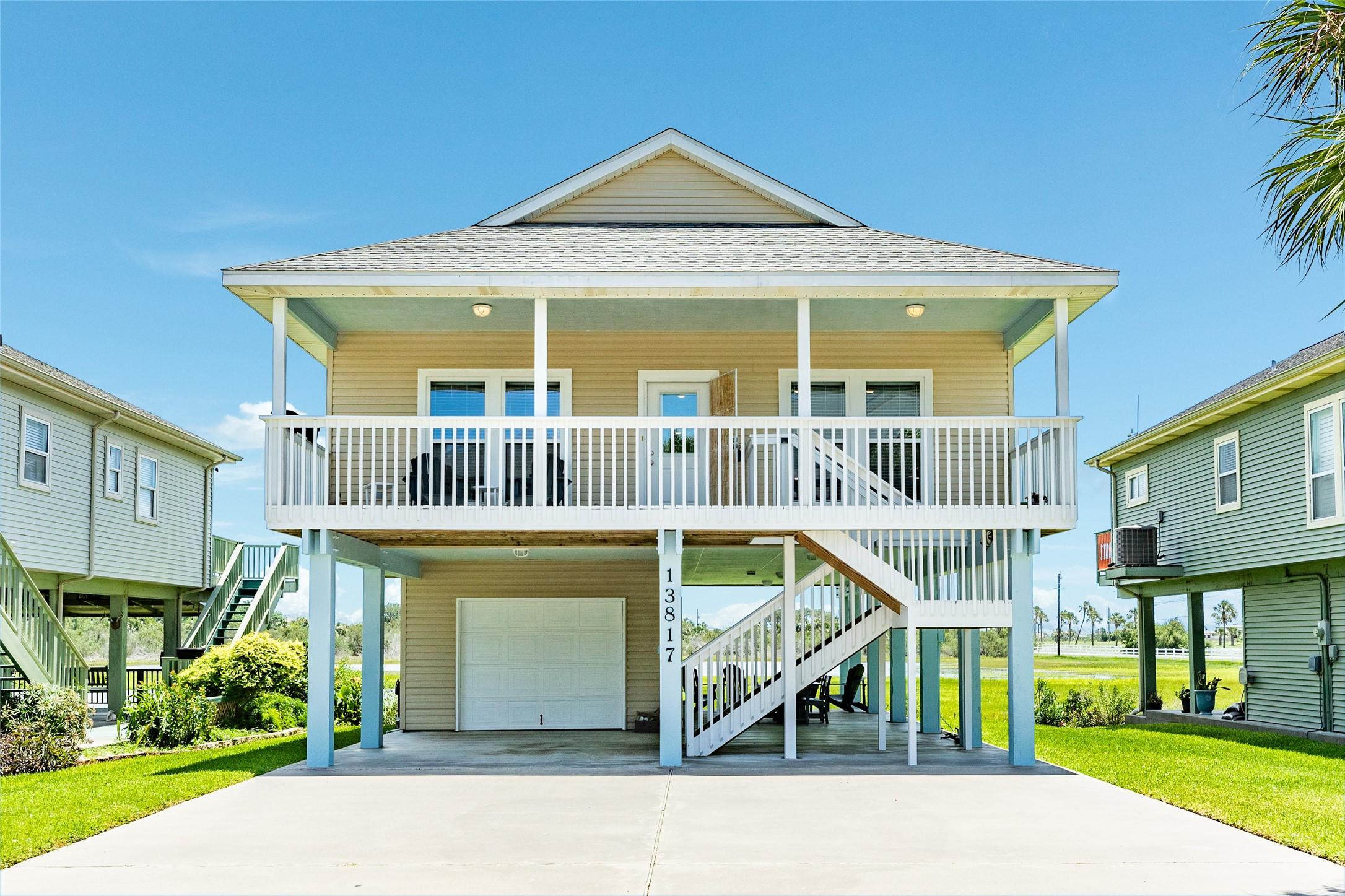 Image 3: Recent exterior paint and lovely updated interiors