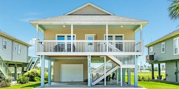 Image 3: Recent exterior paint and lovely updated interiors