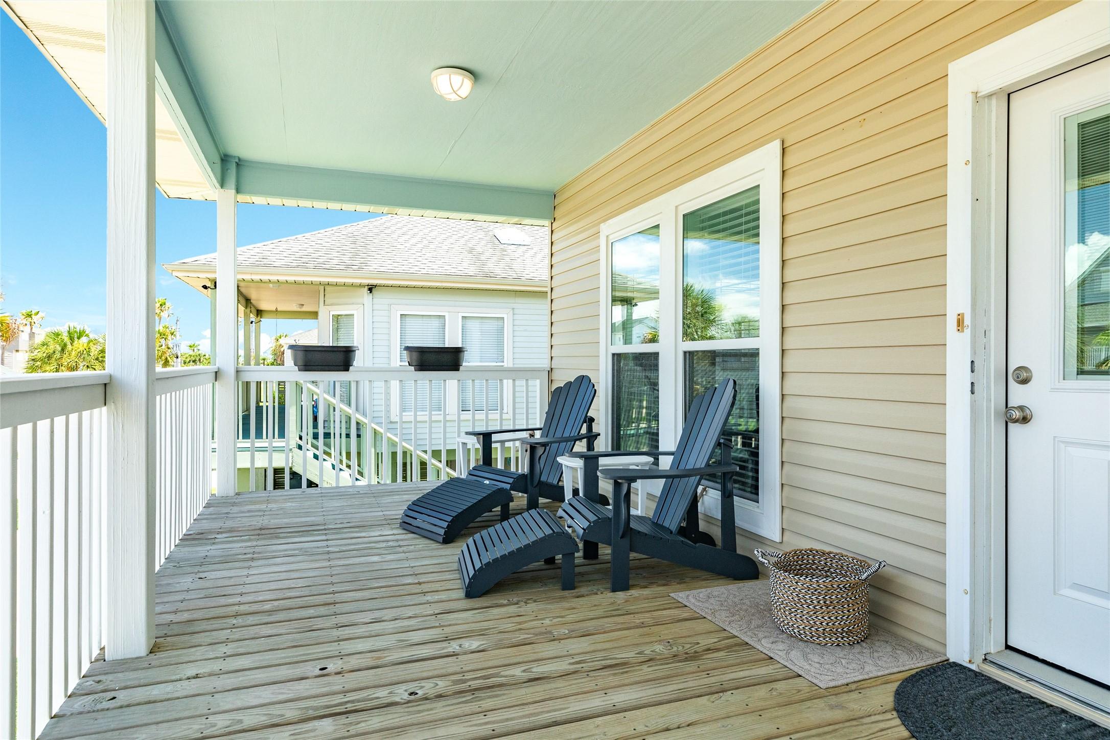 Image 4: You'll enjoy relaxing on the deep porch with sturd