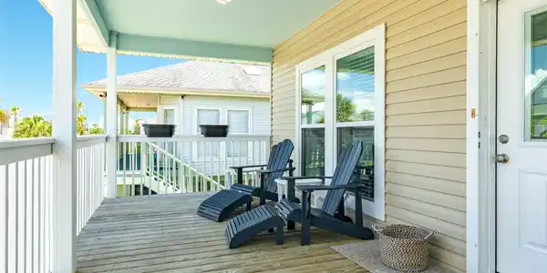 Image 4: You'll enjoy relaxing on the deep porch with sturd