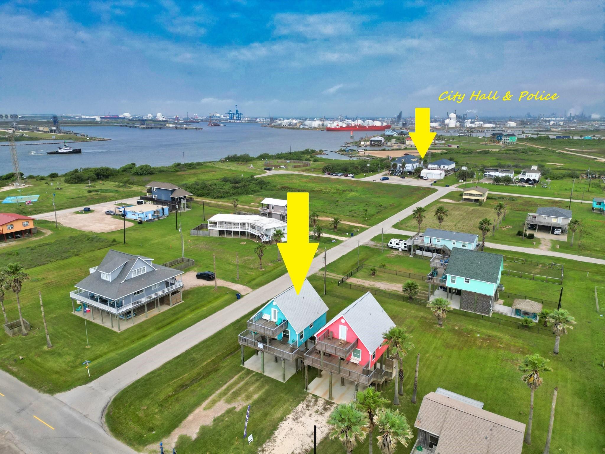 Image 3: Nice Corner Lot! Watch the Ships Come into the Por