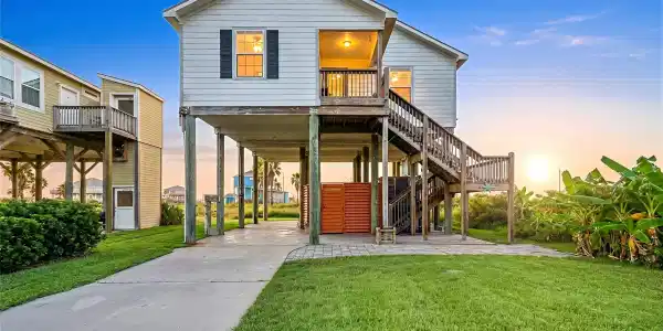 1018 Dolphin Road