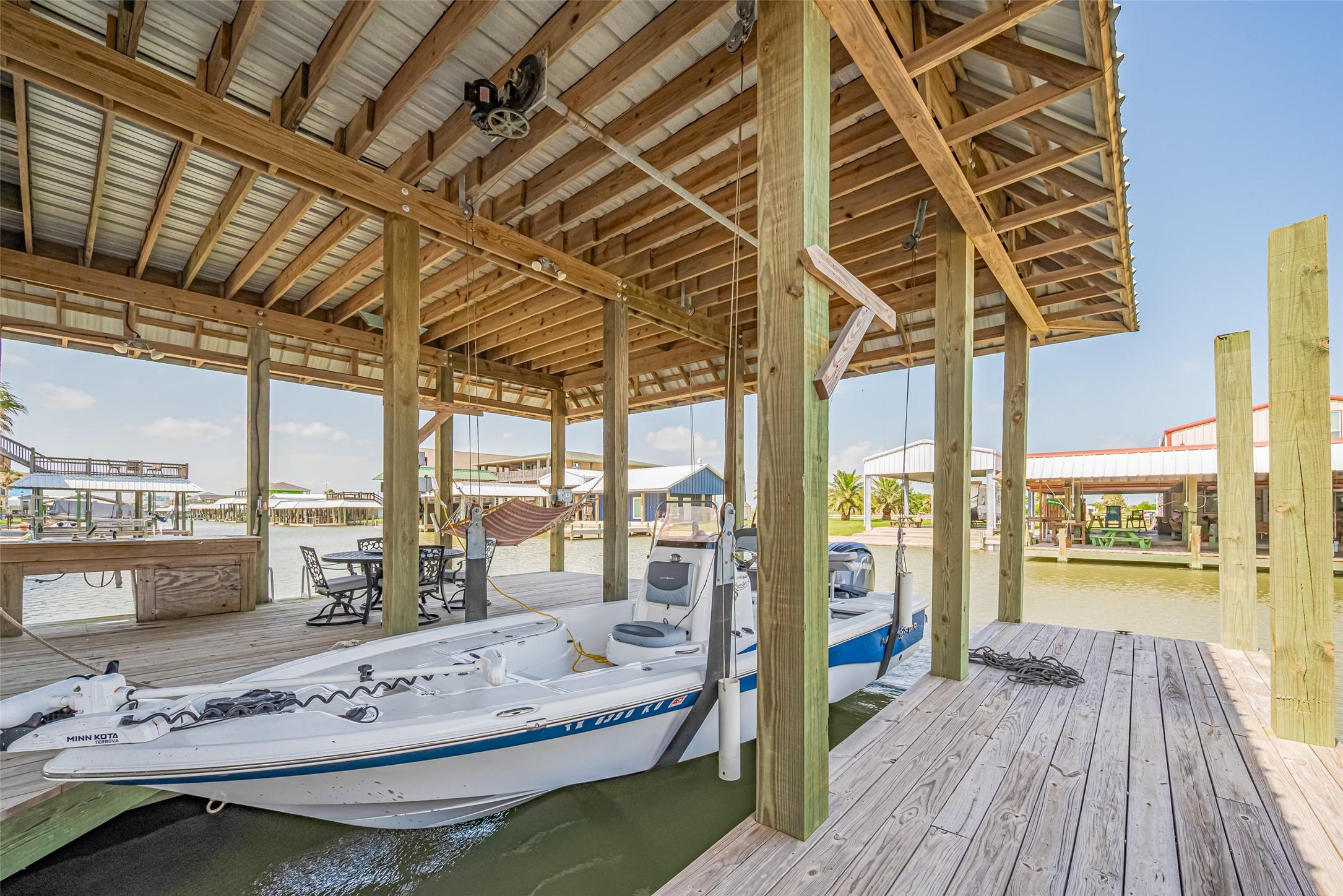 Image 4: Secure your boat with your own private boat lift!
