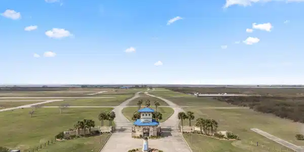 Image 2: A resident exclusive - gated community!