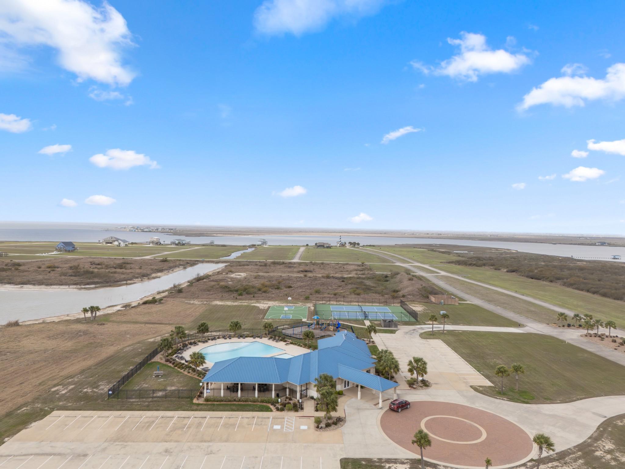 Image 3: Beachside includes amenities galore!