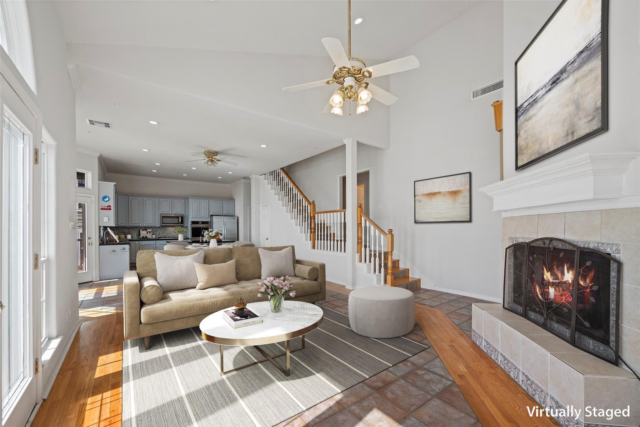 Image 3: Living room, full view of bay