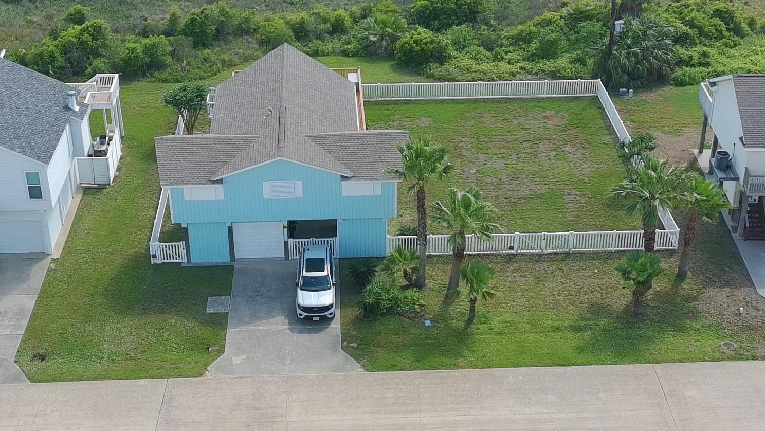 Image 3: Front view - fence can be taken down.