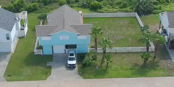Image 3: Front view - fence can be taken down.