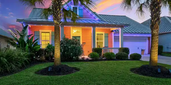 Image 2: Beautiful curb appeal.