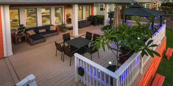 Image 4: Plenty of space on the back deck.