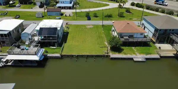28 Lakeside Drive