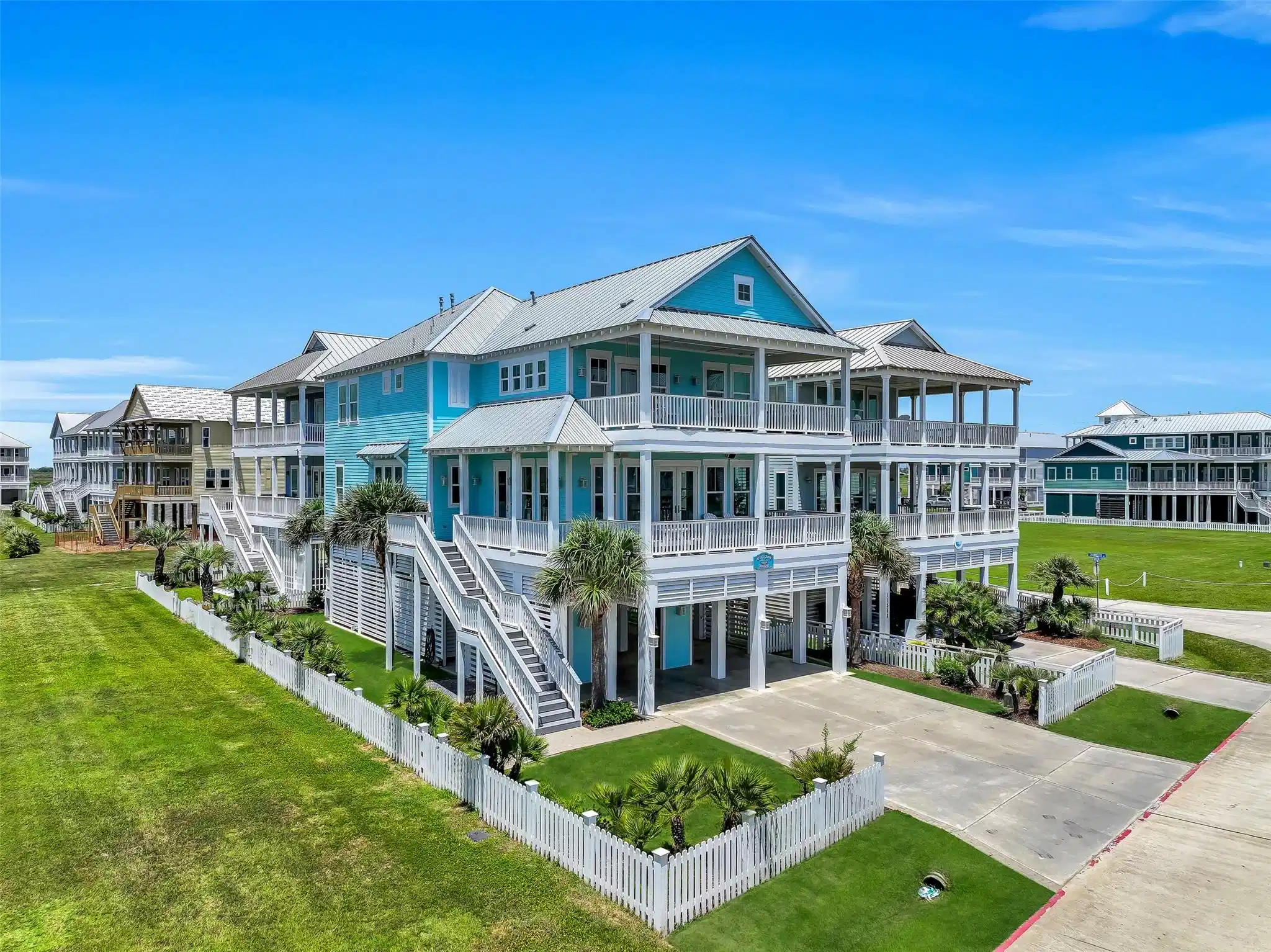 Image 1: Welcome to 11386 Beachside Drive!