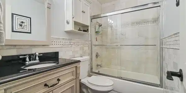 Image 4: Second bathroom