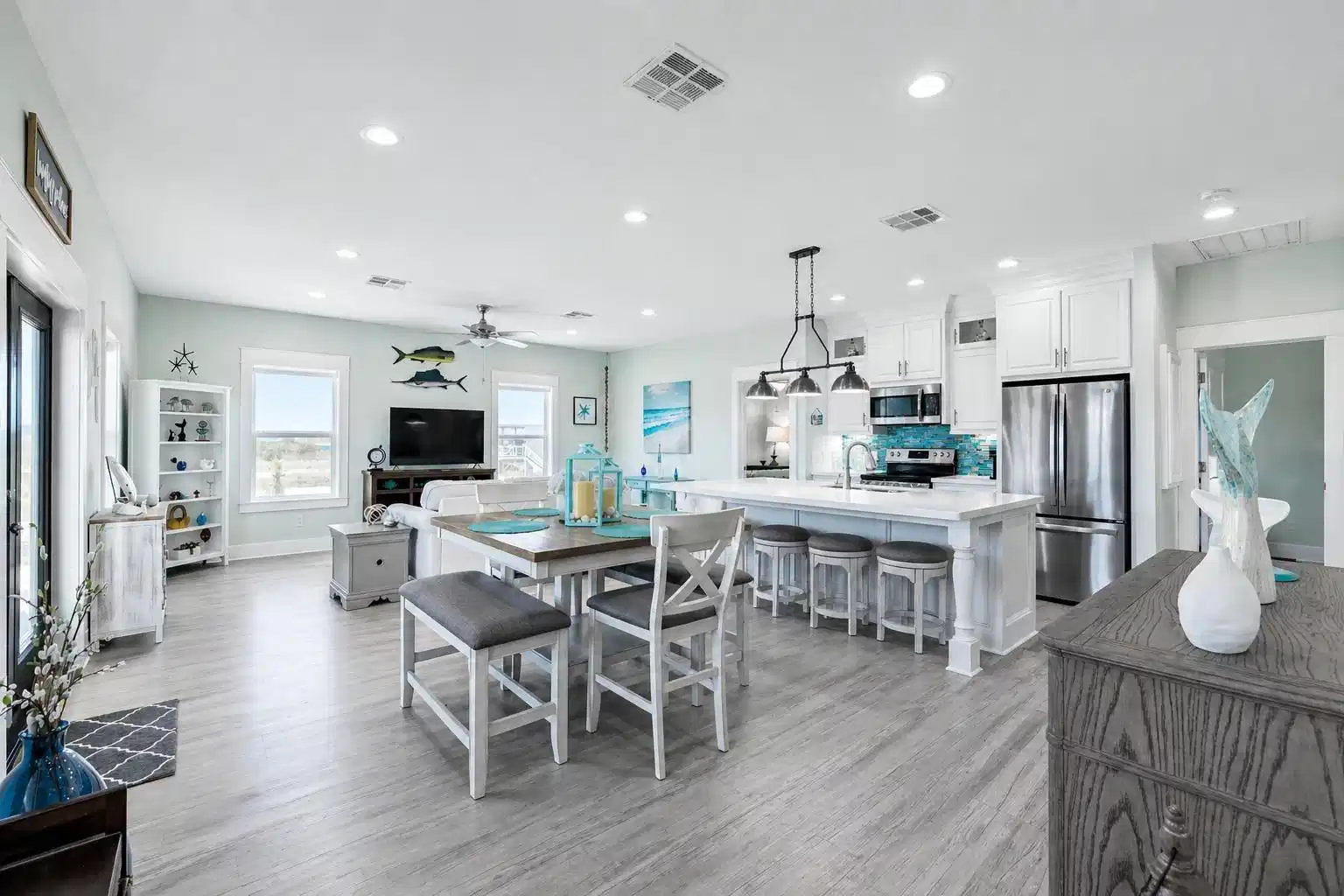 Image 1: Fully Furnished | Open Floor Plan