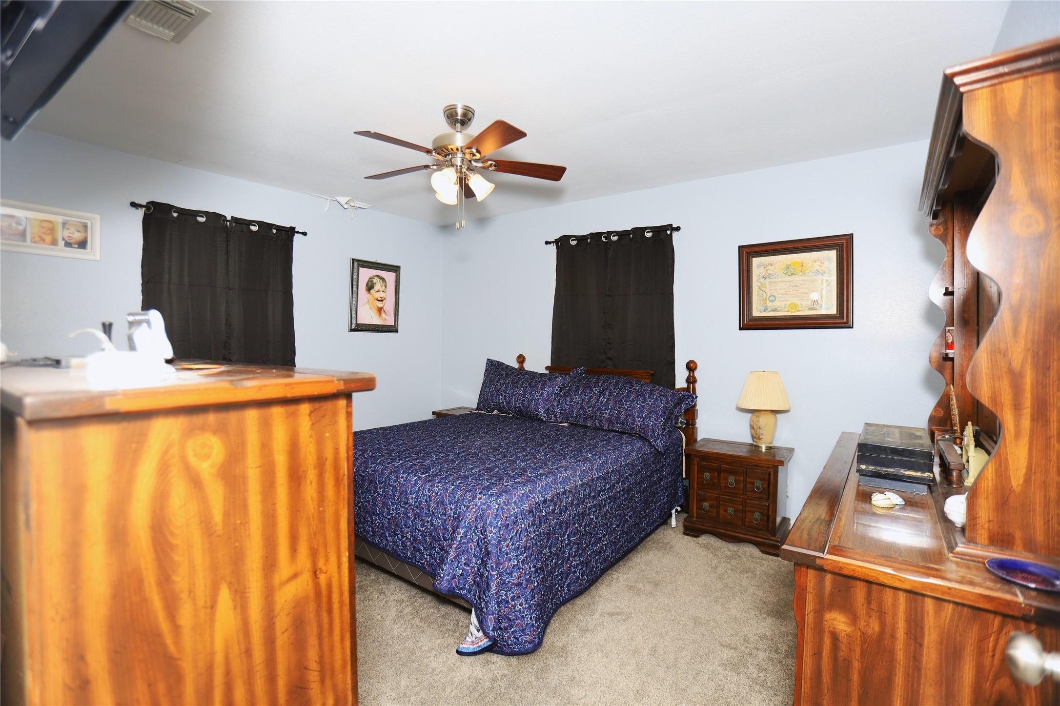 Image 4: Primary Bedroom &ndash; Comfortable retreat with soft ca