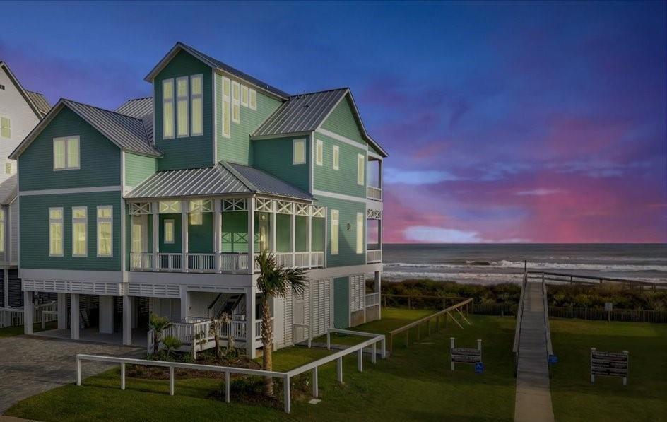 Image 3: Beachfront! 6 Bedrooms & 6 Bathrooms