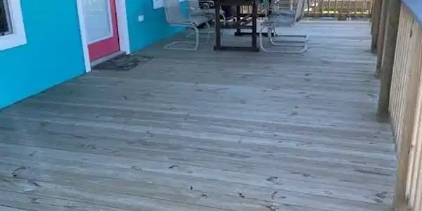 Image 4: Front deck