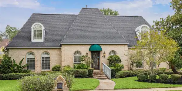 4331 Meadowbank Drive