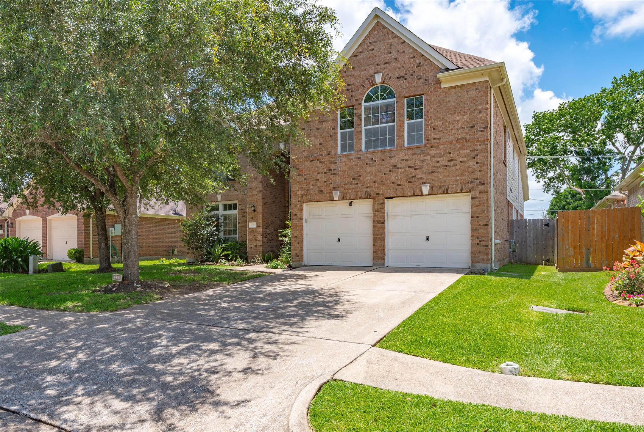 Image 1: Spacious 4 bedroom 3/1 bath 2 story home located i