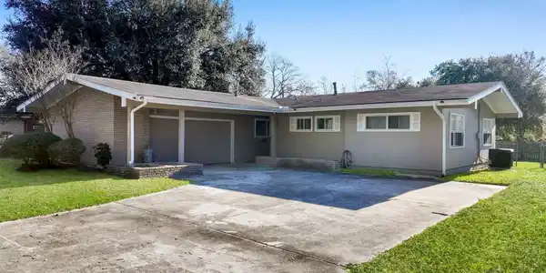 5116 Woodlawn Drive