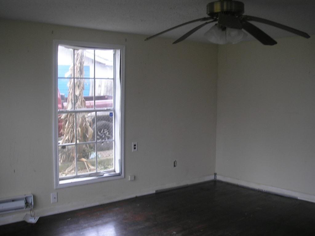 Image 3: Living Room