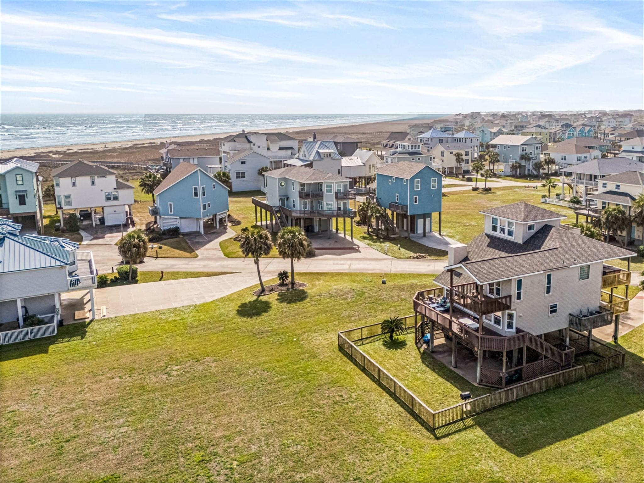 Image 2: Enjoy two levels of porches at the front of the ho