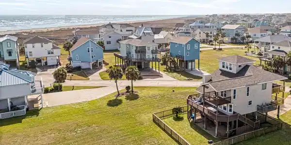 Image 2: Enjoy two levels of porches at the front of the ho