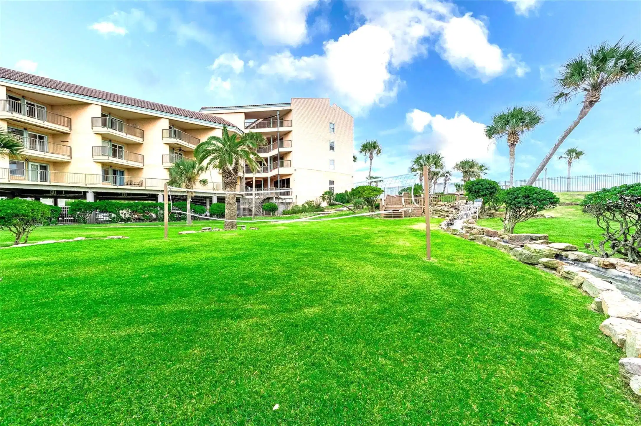 Image 1: One of the best maintained condos in Galveston.