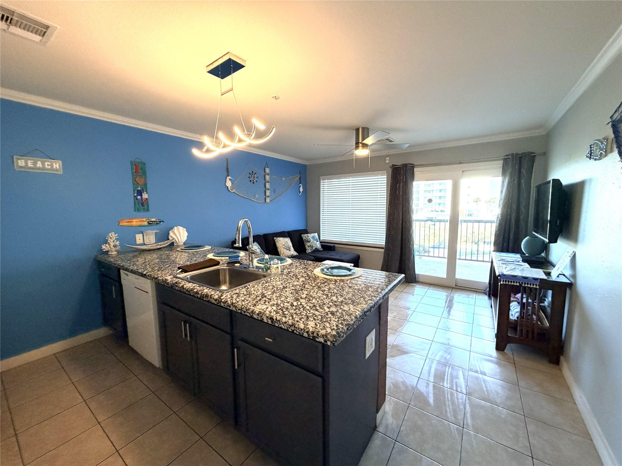 Image 2: Ceramic Tile / NO carpet