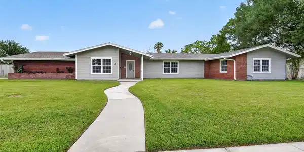 3 20th Avenue N