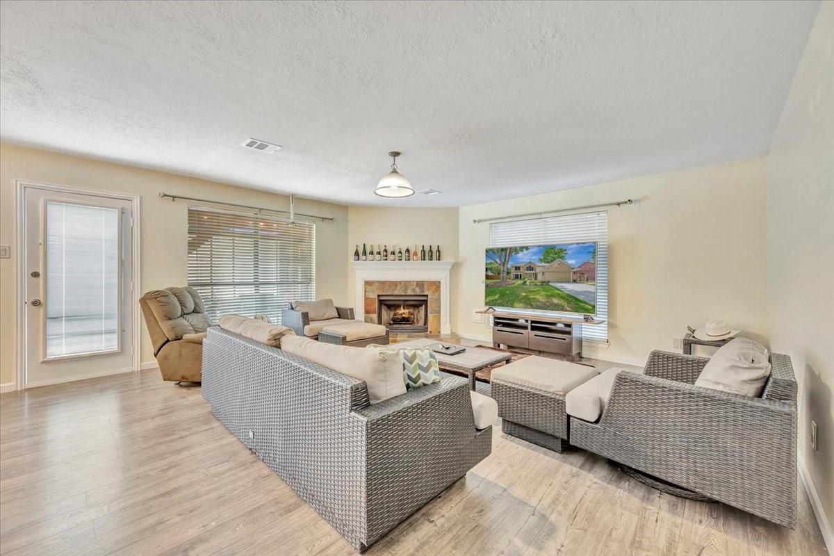Image 4: Spacious living area centered around the fireplace
