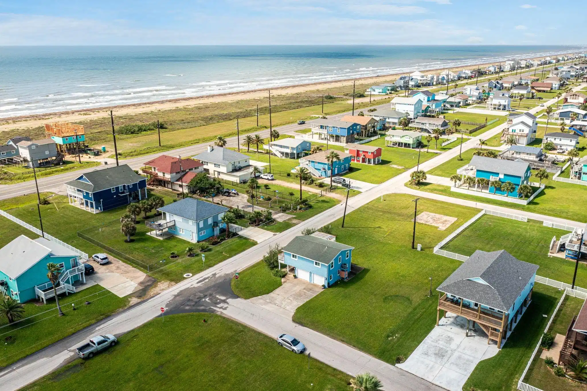 Image 1: Home very close to the beach, huge corner lot, wal