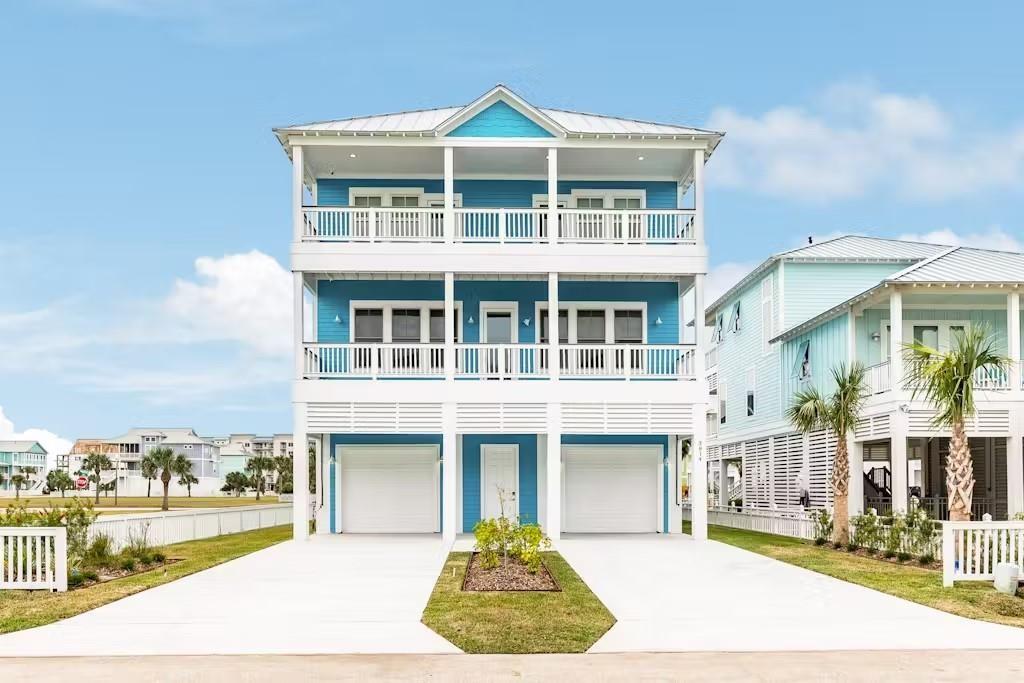 Image 1: This beautiful 5 bedroom, 5.5 bath home, appropria