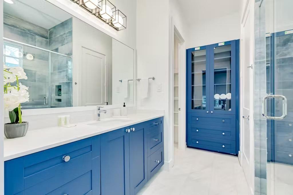 Image 4: This ensuite bathroom  (from the 1st bedroom on th