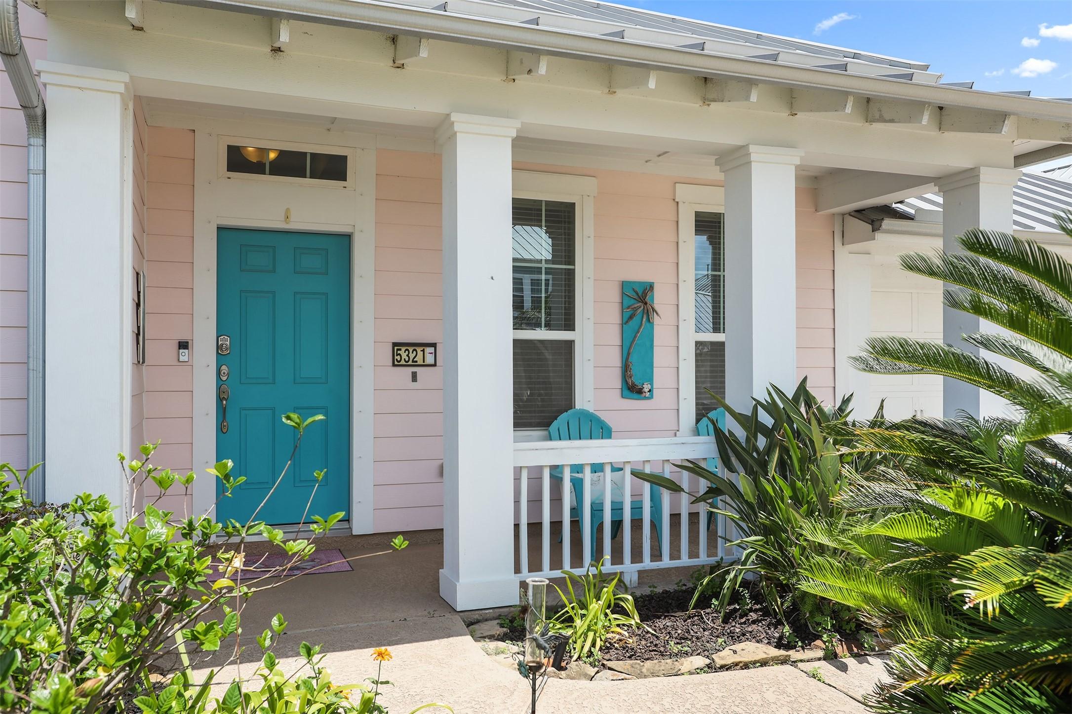 Image 4: Nice covered front porch.