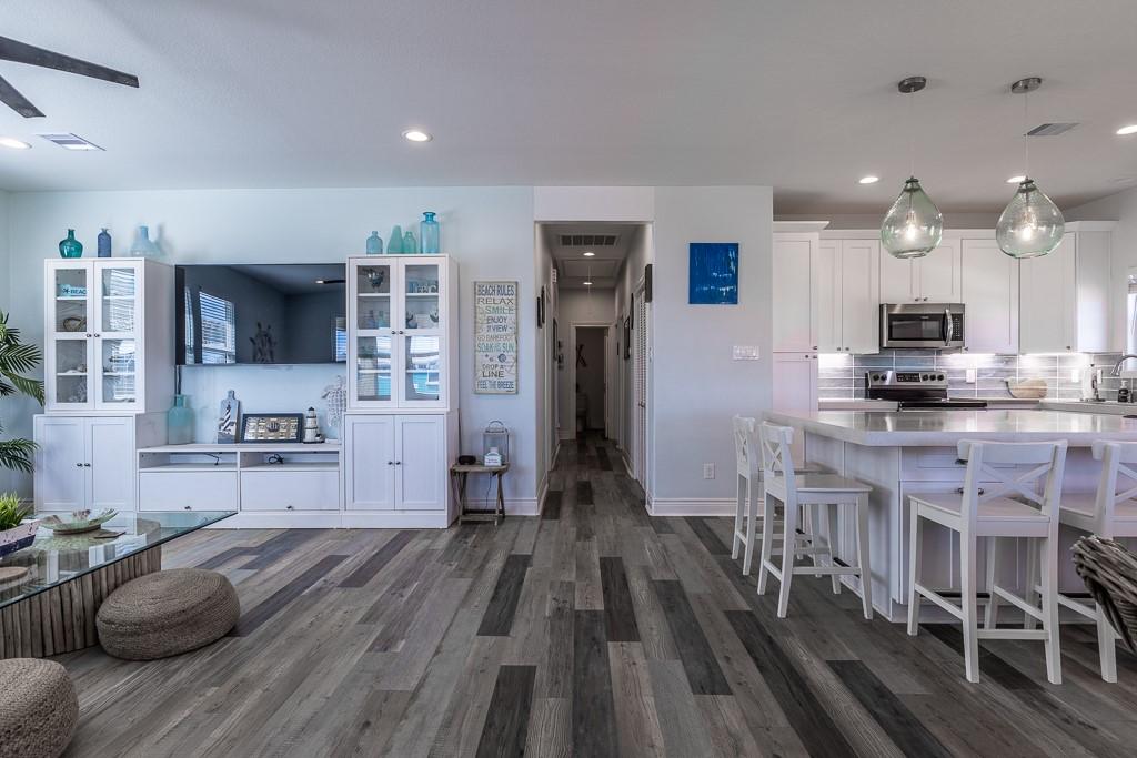 Image 2: Dining/living/kitchen