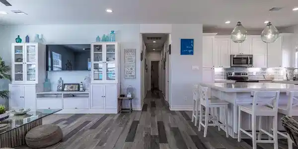 Image 2: Dining/living/kitchen