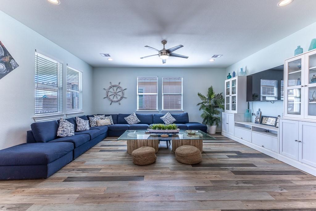 Image 3: Living room