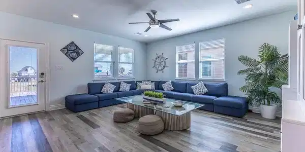 Image 4: Living room