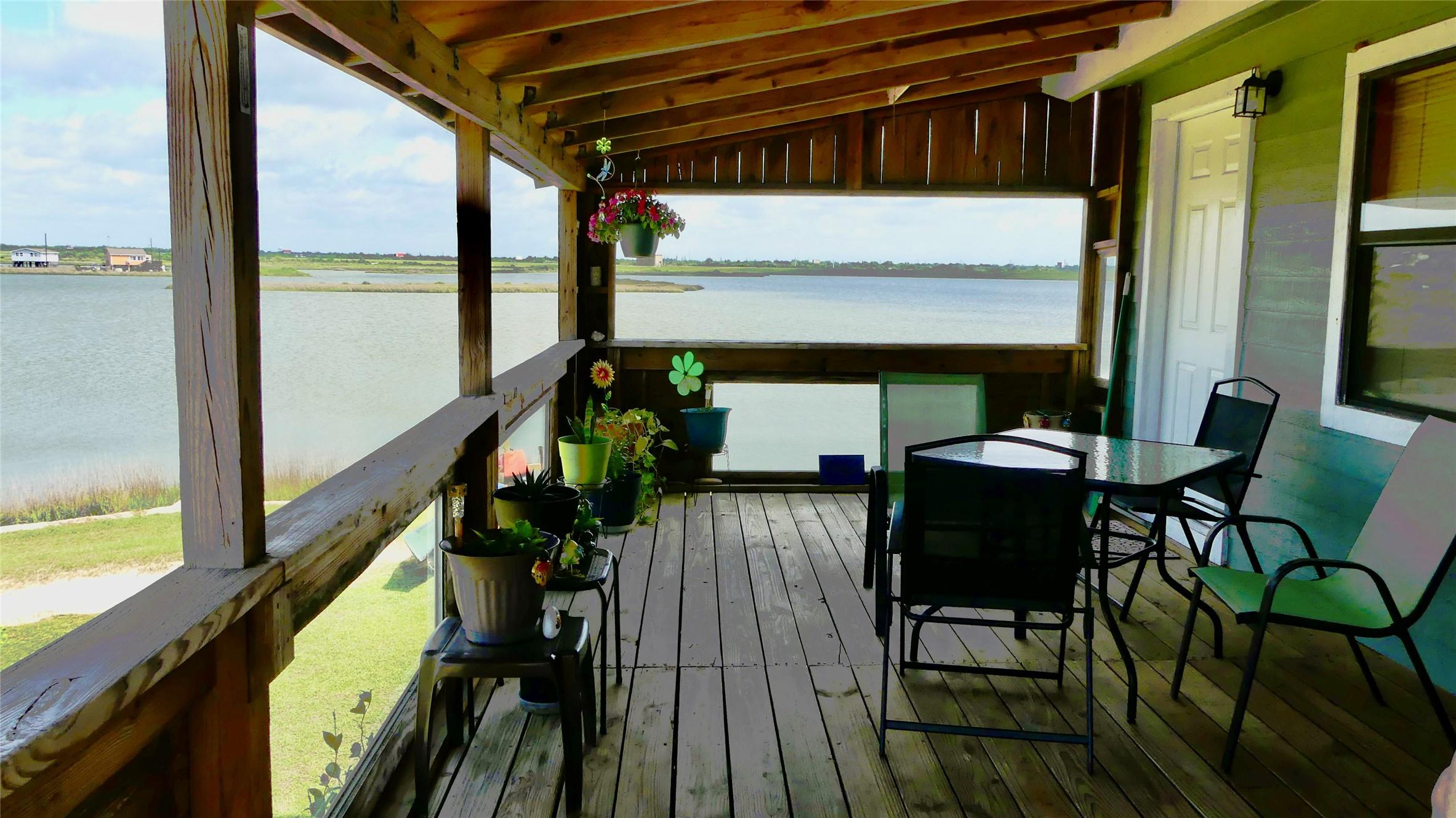 Image 2: Covered deck