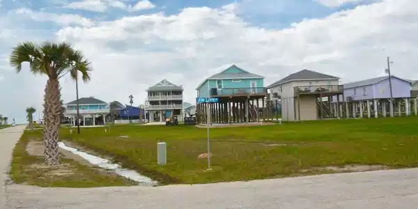 Image 2: Fantastic Oversized lot on the corner of Palm & Je