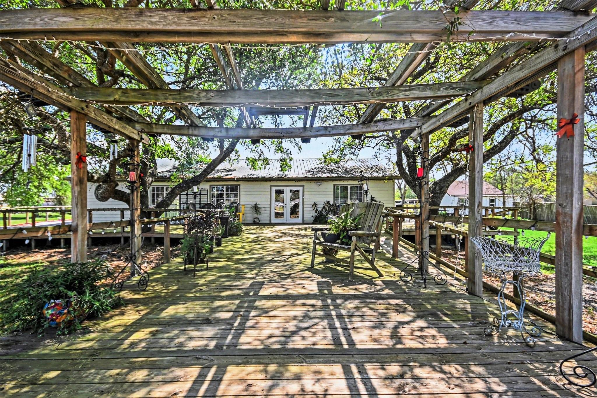 Image 4: Inviting Pergola